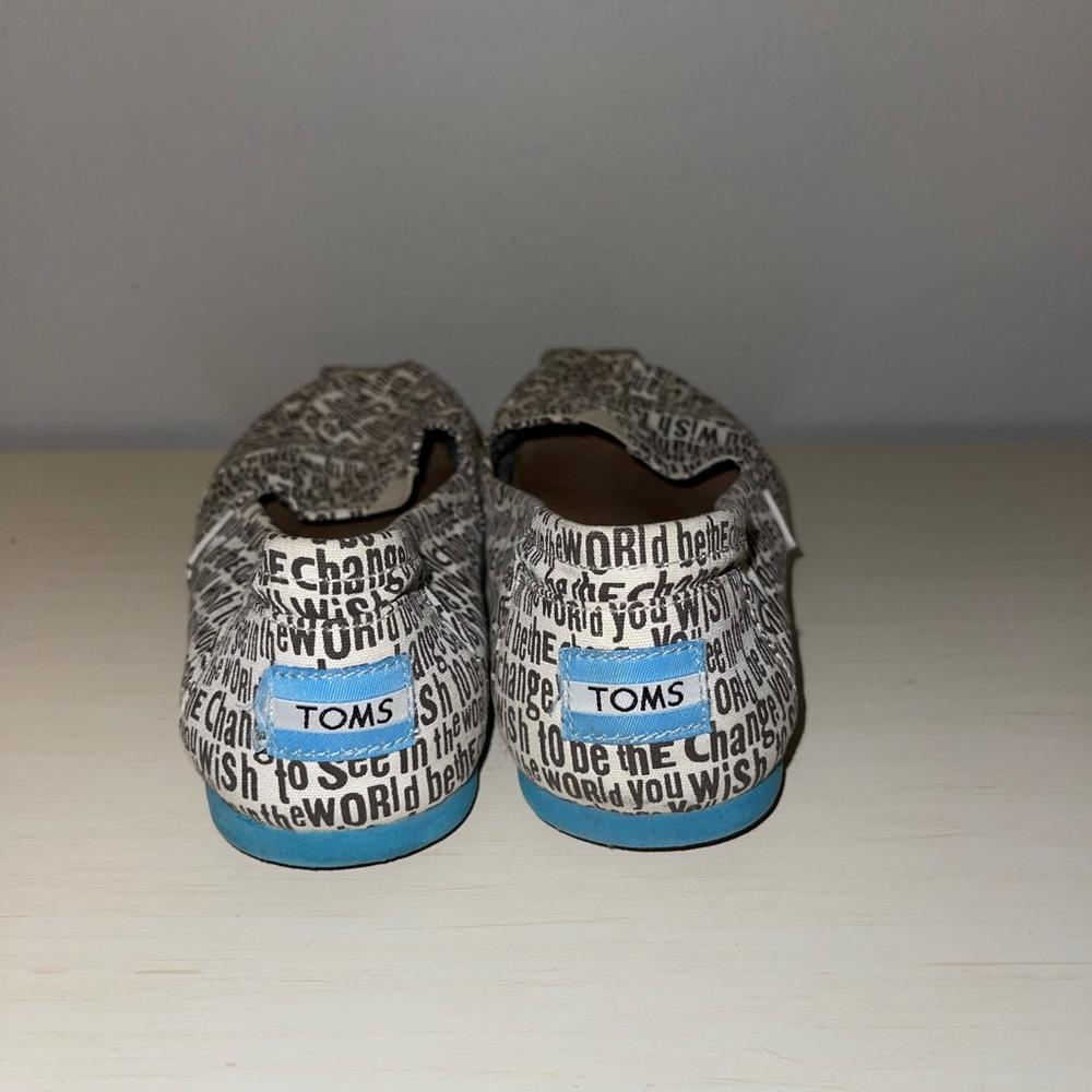 Barley worn and have words “be the change you wish to see in the world” on them.